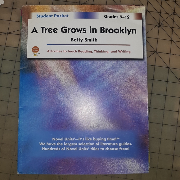 A Tree Grows in Brooklyn Happy homeschooler set - Picture 3 of 7